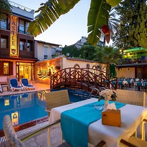 Castle Old Town Otel